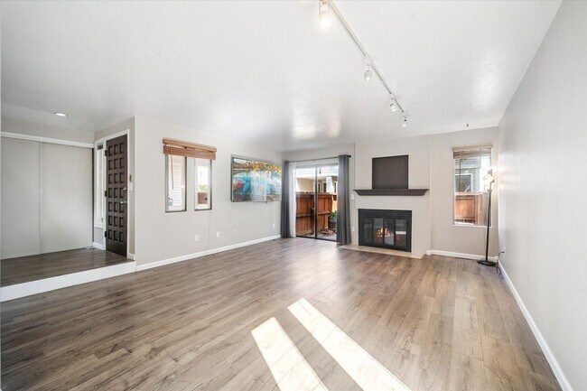 Building Photo - 1050 S Monaco St Pkwy