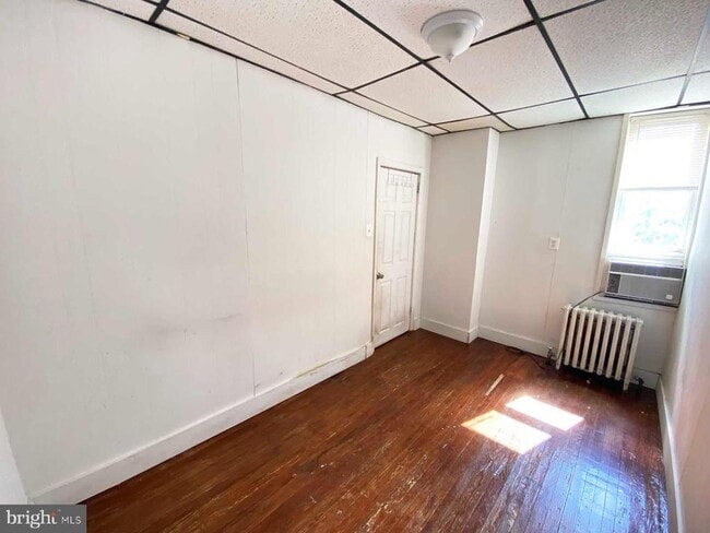 Building Photo - 534 E Indiana Ave