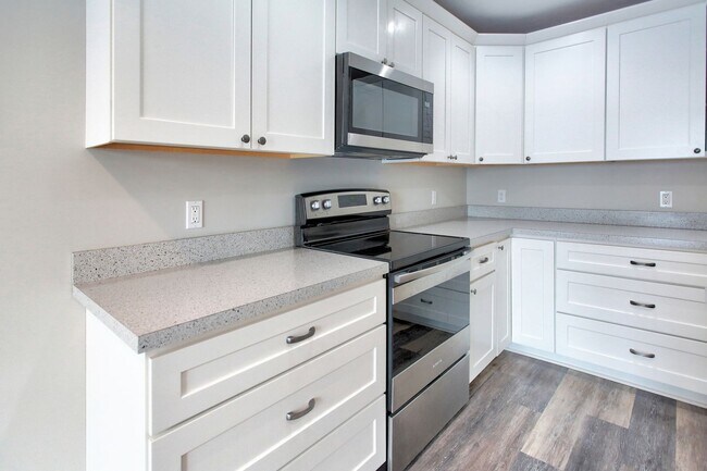 Building Photo - Spacious 2 Bed/2 Bath Condo in Prime Location