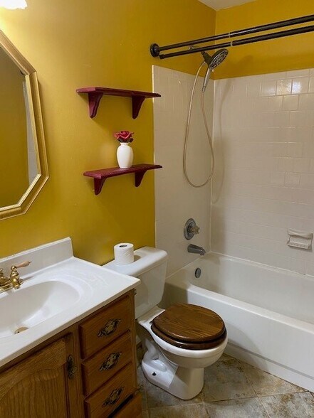 Building Photo - 46416 Springwood Ct