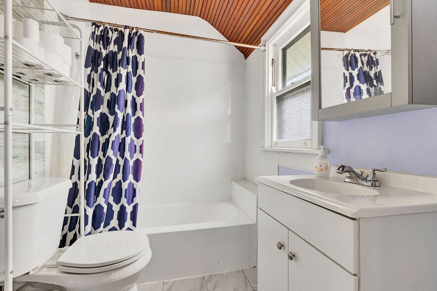 Building Photo - 3242 Stanhope Ave