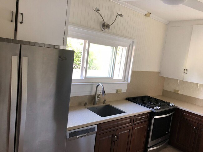 Building Photo - 4648 Kahala Ave