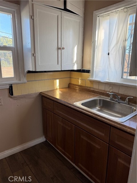 Building Photo - 6165 Lewis Ave