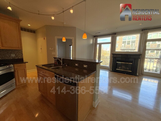 Building Photo - 1515 N Van Buren St