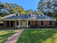 Building Photo - Spacious 4/3 bathroom Home