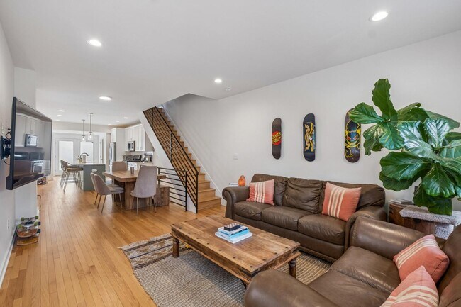 Building Photo - 1329 Marlborough St