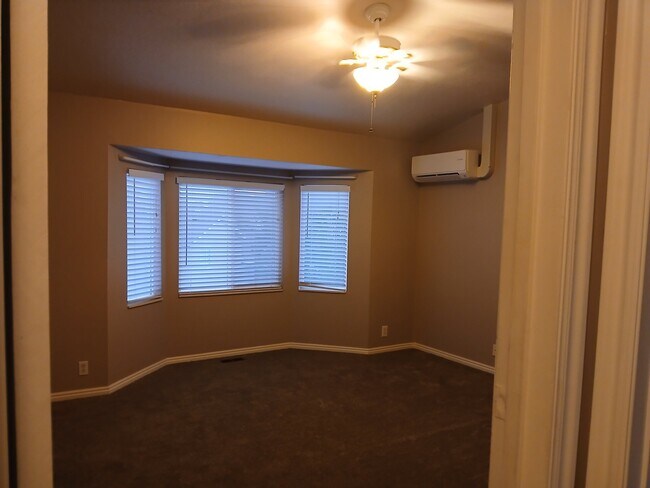 Building Photo - 571 E 5400 S
