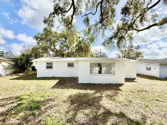 Building Photo - 12909 Kings Manor Ave