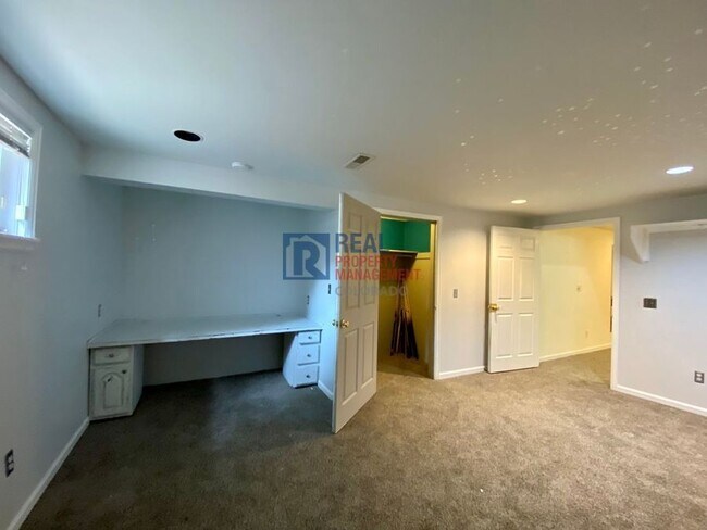 Building Photo - 5932 S Dayton Ct