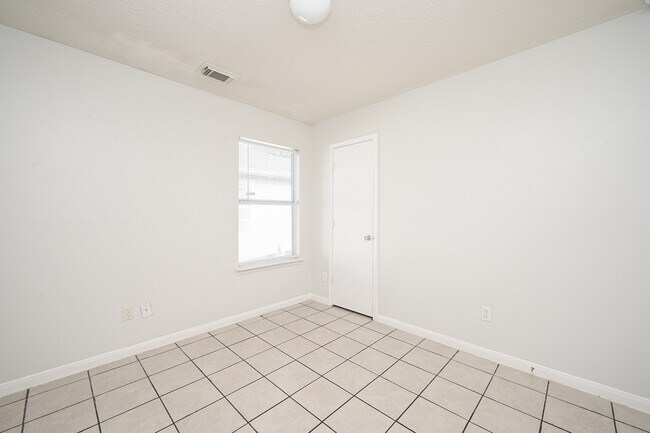 Building Photo - 3635 Garrison Run Dr