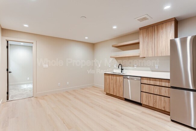 Building Photo - 2321 S High St