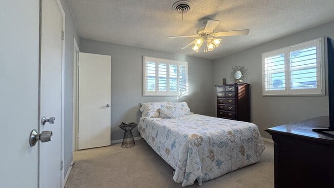 Building Photo - 1121 Clearwater Rd