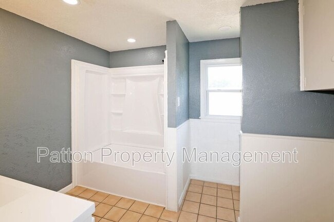 Building Photo - 3304 Janet Dr