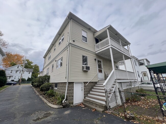 Building Photo - 171 School St