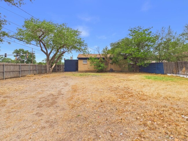 Building Photo - 3319 Teckla Blvd