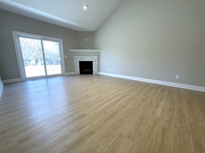 Living Room w/ Gas Fireplace - 4286 Tisbury Ln