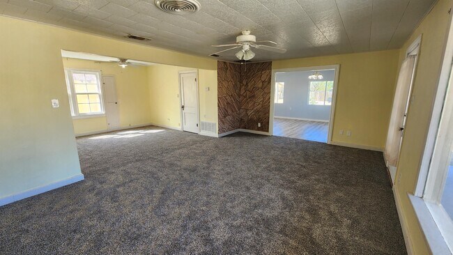 Building Photo - 800 S Elgin Ave