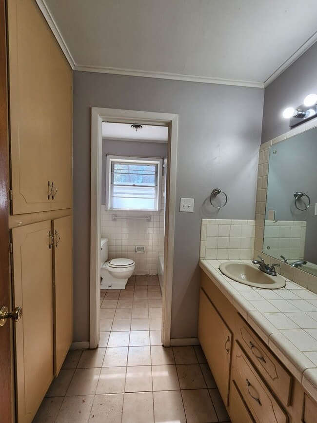 Building Photo - 3 Bedroom Home in Sought-After Subdivision