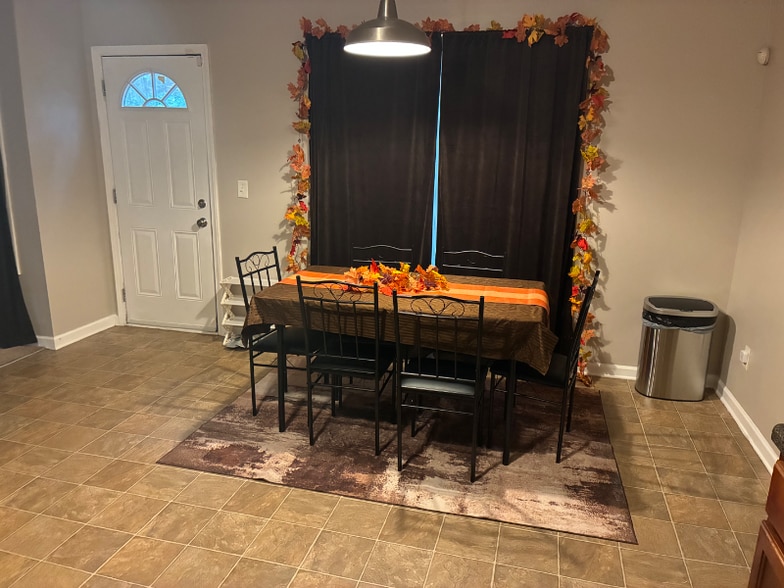 Building Photo - 1098 Deshon Trail