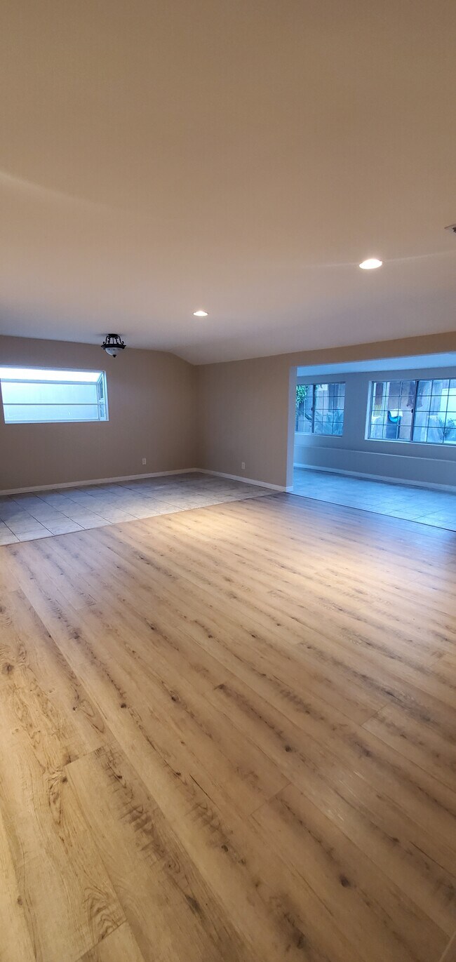 Building Photo - 17425 Elkwood St