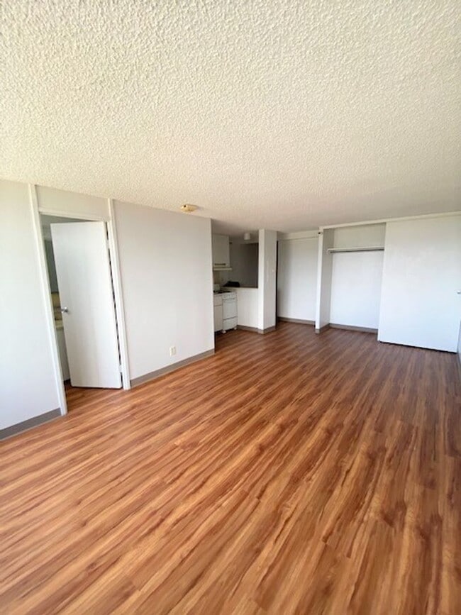 Building Photo - Studio unit at Century Park Plaza