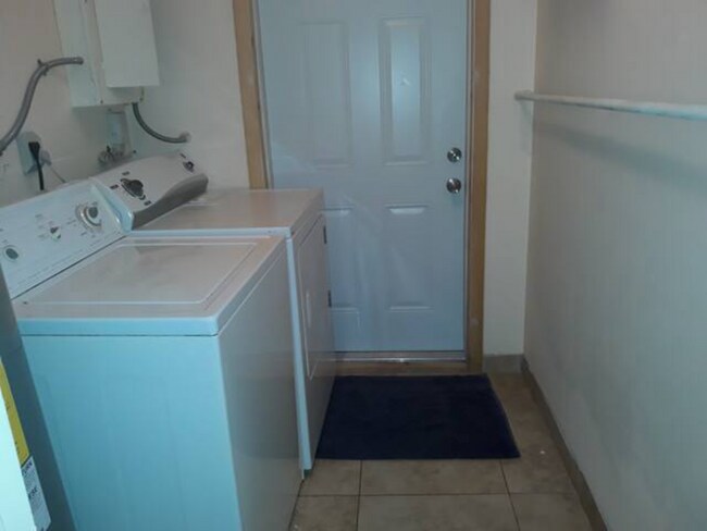 Laundry - 5604 1st Avenue Dr NW