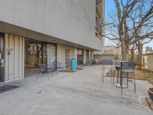 Building Photo - 777 N Washington St