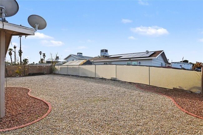 Building Photo - 313 Fox Cir