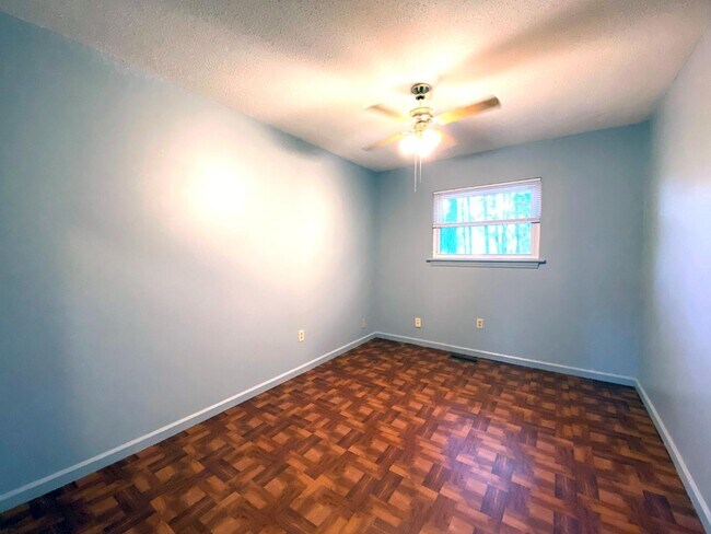 Building Photo - 739 S Germantown Cir
