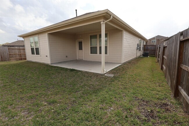 Building Photo - 14894 Ash Landing Dr