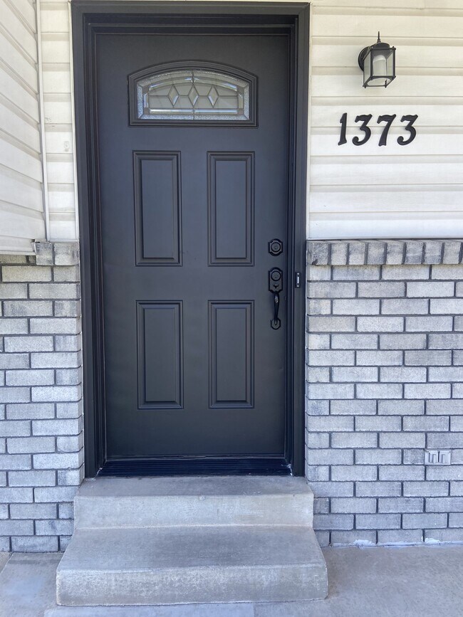 Building Photo - 1373 N 40 E St