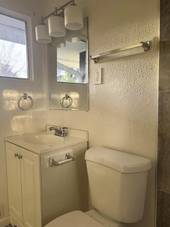 Building Photo - 3443 Hyland Dr