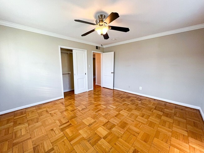 Building Photo - Sun-filled 1 Bed 1 Bath Condo With Garage Parking In The Heart Of Ballston - Water Included