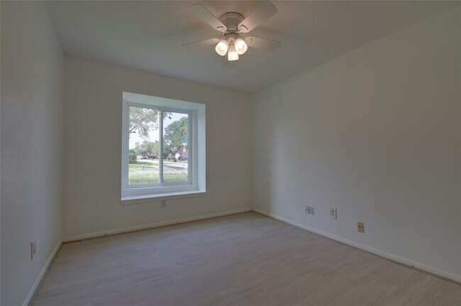 Building Photo - 15803 Pryor Dr