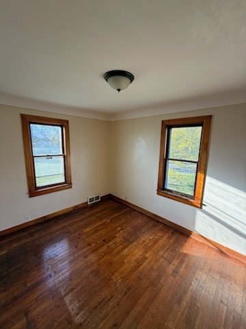 Building Photo - Comfortable 2-Bedroom Rental on Tremont Av...