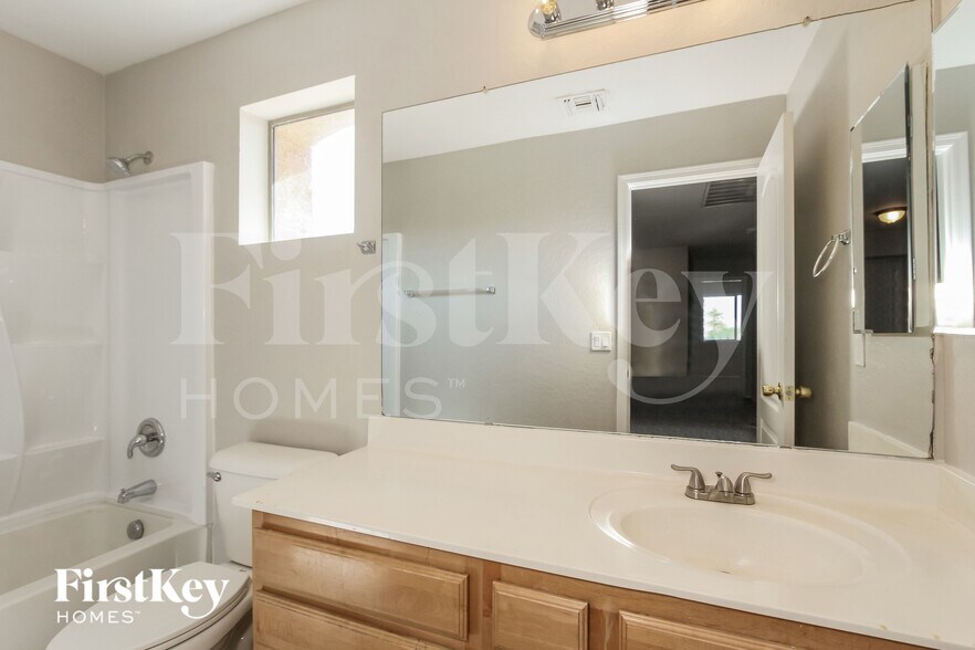 Building Photo - 6724 S 49th Dr
