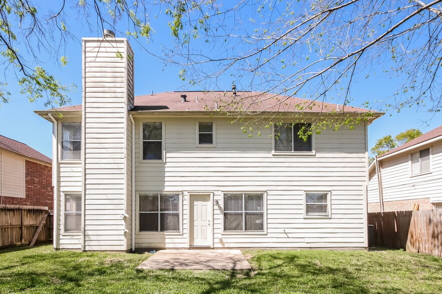 Building Photo - 2610 Heather Knoll Dr
