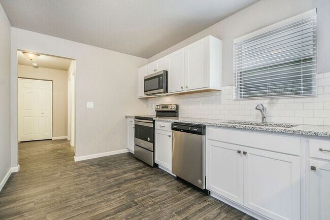 Building Photo - 321 Catera Ct