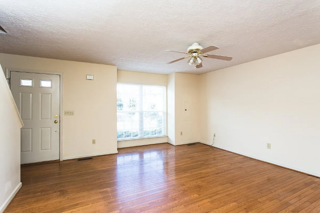 Building Photo - 637 Stonewall Dr