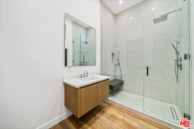 Building Photo - 4458 Mammoth Ave