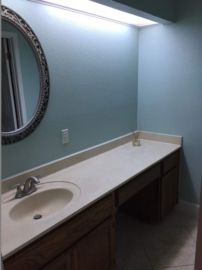 Building Photo - 13034 N Run