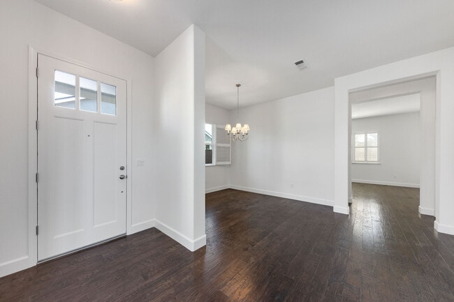 Building Photo - 1680 Southview Dr