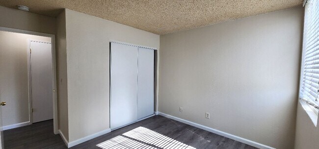 Building Photo - North Camino Alto - 255