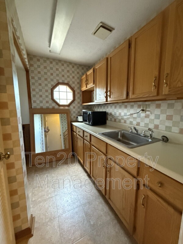 Building Photo - 3812 Wingate Dr