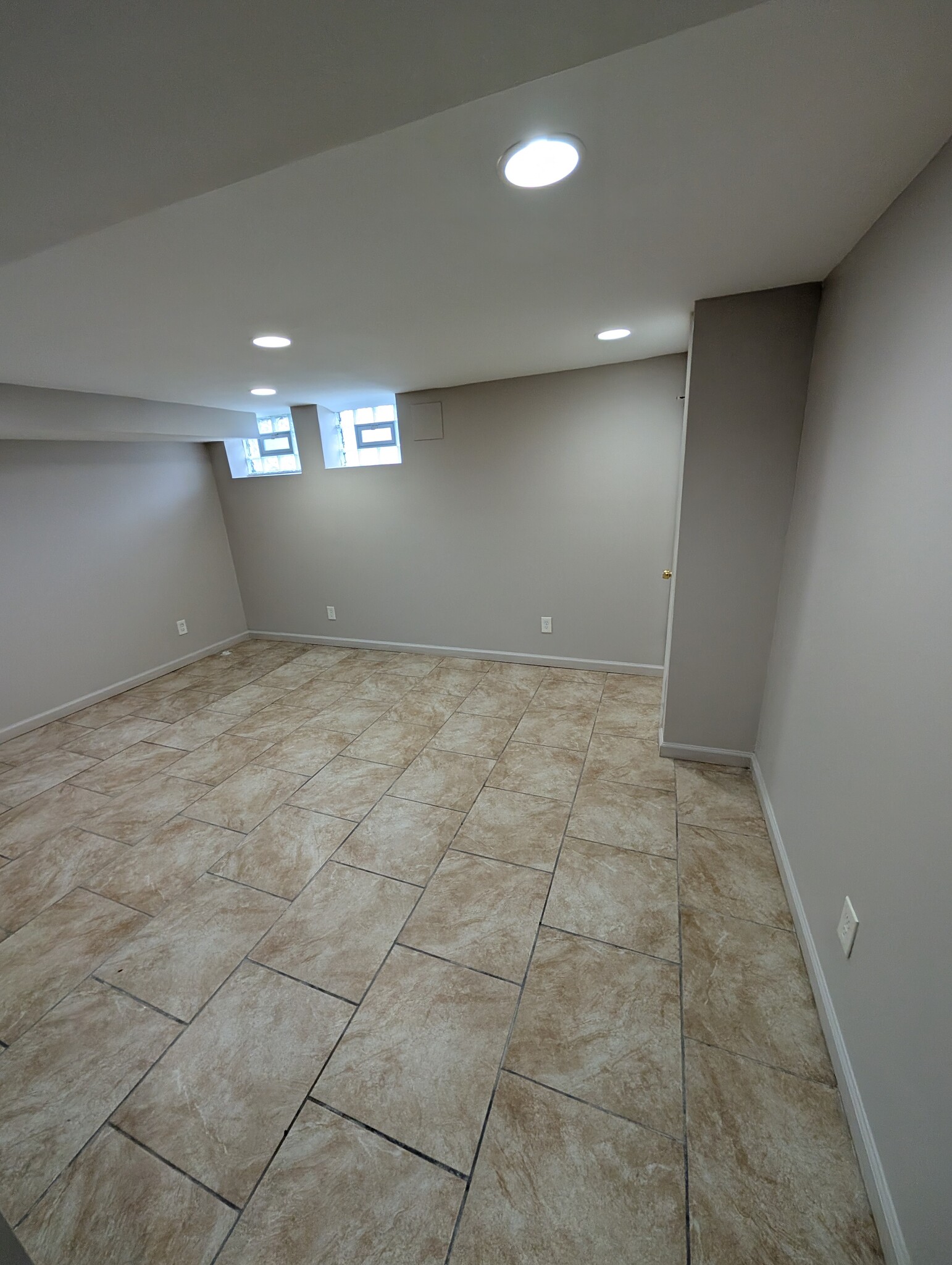 Building Photo - 4000 Elmora Ave