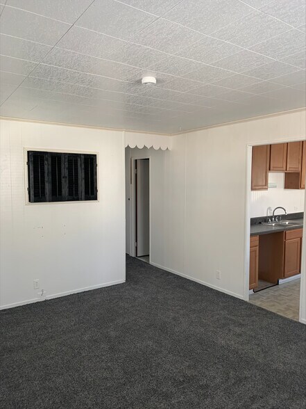 Building Photo - 2414 S Walnut St