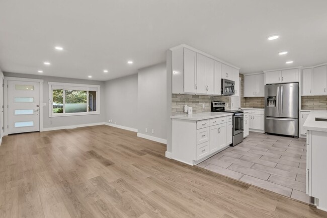 Building Photo - Beacon Hill 2 bed 1 bath home