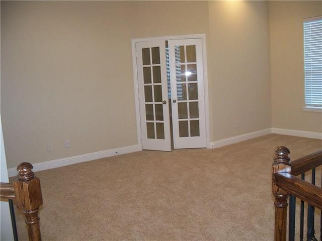 Building Photo - 2560 Valley Glen Dr