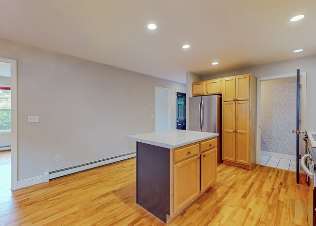 Building Photo - Charming 3BR/ 1.5BA South Portland Residence