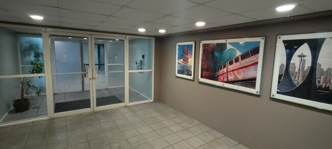 Entryway - 530 Melrose Ave E